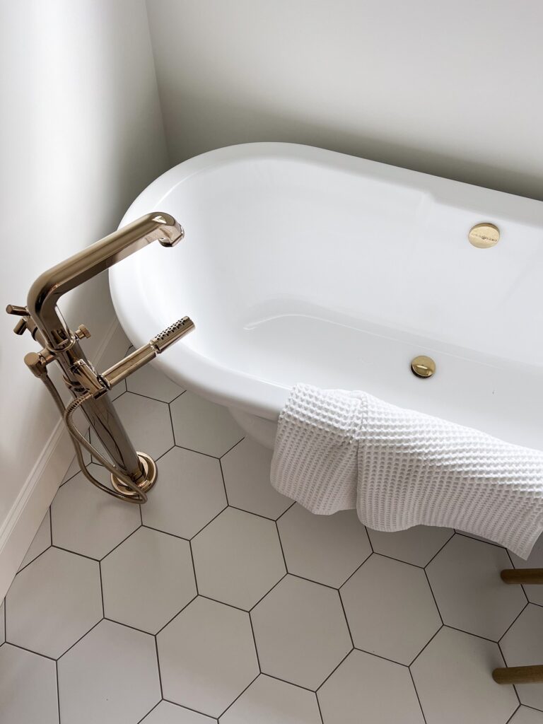 hexagon tile design in bathroom